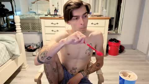 Snapshot of str8whiteboy21 chatting on 05-16-26, 03:44 str8whiteboy21 online show from 05-16-26, 03:44