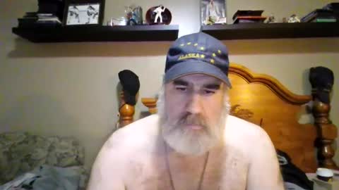 Snapshot of straightbear4you chatting on 06-14-26, 10:39 Straightbear4you online show from 06-14-26, 10:39