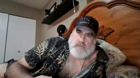Snapshot of straightbear4you chatting on 07-06-26, 07:49 Straightbear4you online show from 07-06-26, 07:49