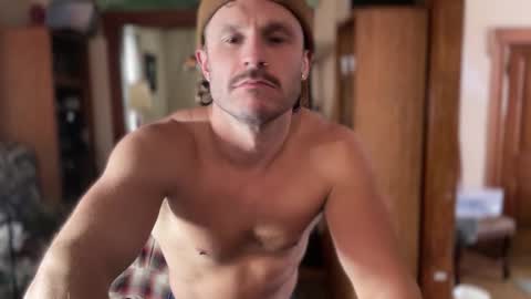 Snapshot of straightishd chatting on 12-16-25, 08:58 Cowboy Zuhly online show from 12-16-25, 08:58