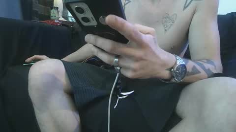 straitpipermann22 online show from 10-28-25, 09:28