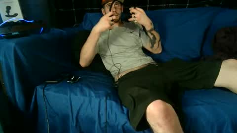 straitpipermann22 online show from 12-21-25, 07:43