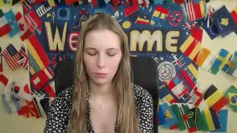 Snapshot of stranger_giirl chatting on 05-06-26, 06:41 Amalia online show from 05-06-26, 06:41