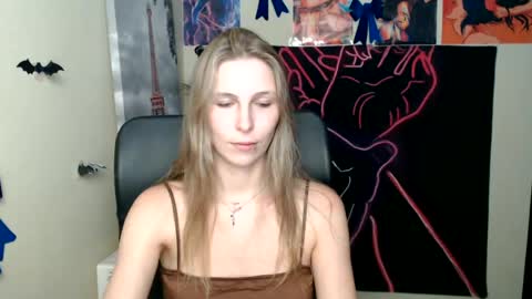 Snapshot of stranger_giirl chatting on 07-07-26, 11:47 Amalia online show from 07-07-26, 11:47