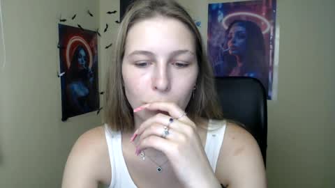 Snapshot of stranger_giirl chatting on 08-04-26, 05:54 Amalia online show from 08-04-26, 05:54