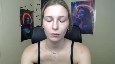 Snapshot of stranger_giirl chatting on 08-05-26, 06:16 Amalia online show from 08-05-26, 06:16