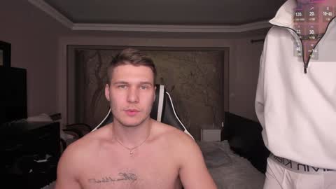 Snapshot of stranggee chatting on 01-08-25, 10:37 Artem online show from 01-08-25, 10:37