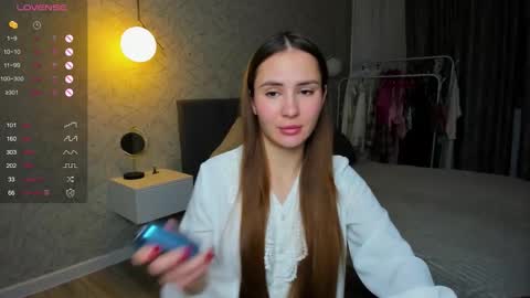 Laura online show from 12-04-25, 02:10