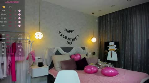 Laura online show from 02-15-26, 07:51