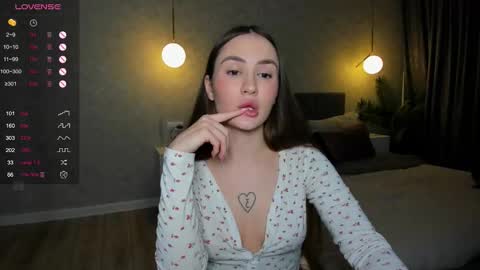 Laura online show from 03-24-26, 12:37