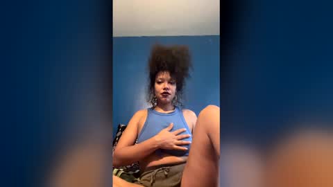 Strawberries X Straps online show from 01-05-26, 07:50