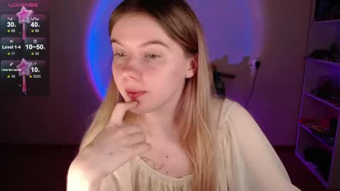 Snapshot of strawberry_juli chatting on 05-04-26, 01:45 Juli online show from 05-04-26, 01:45