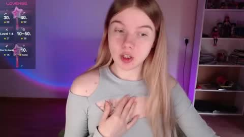 Snapshot of strawberry_juli chatting on 05-11-26, 09:59 Juli online show from 05-11-26, 09:59