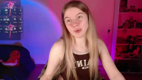 Snapshot of strawberry_juli chatting on 05-18-26, 05:46 Juli online show from 05-18-26, 05:46
