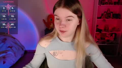 Snapshot of strawberry_juli chatting on 05-25-26, 03:12 Juli online show from 05-25-26, 03:12