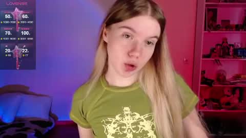 Snapshot of strawberry_juli chatting on 06-15-26, 03:09 Juli online show from 06-15-26, 03:09