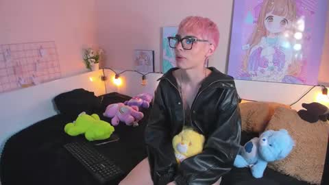 strawberry_kitty_ online show from 10-31-25, 04:57