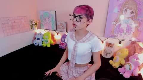 strawberry_kitty_ online show from 11-23-25, 04:12