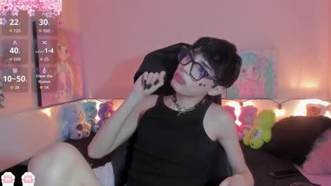 strawberry_kitty_ online show from 02-14-26, 04:31