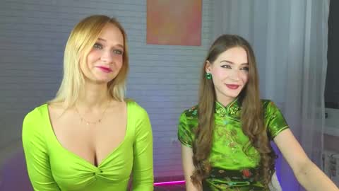 Snapshot of strawberryglow chatting on 11-17-25, 02:23 Alice and Violetta online show from 11-17-25, 02:23