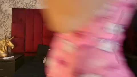 strawberrymia68_ online show from 06-25-26, 11:37