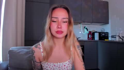 Tati and Lola online show from 10-18-25, 10:38