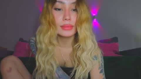 Snapshot of strawberrypie99 chatting on 04-27-26, 07:50 Tati and Lola online show from 04-27-26, 07:50