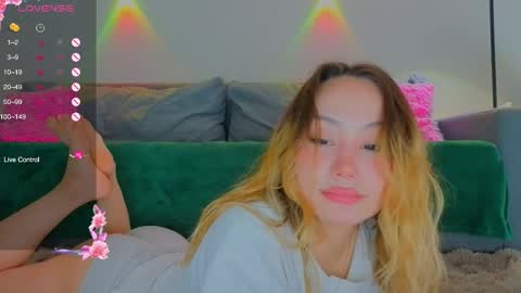 Snapshot of strawberrypie99 chatting on 06-01-26, 08:38 Tati and Lola online show from 06-01-26, 08:38