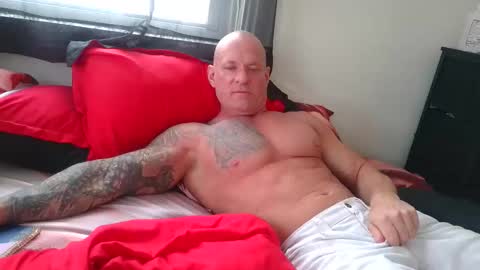 Snapshot of strongandhard073 chatting on 05-28-26, 04:04 StrongAndHard online show from 05-28-26, 04:04