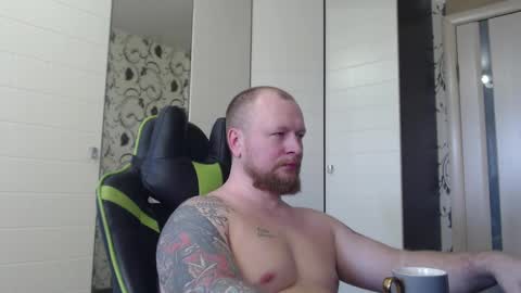 Snapshot of strongass18 chatting on 01-18-26, 12:09 Alex online show from 01-18-26, 12:09