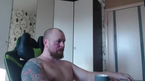 Snapshot of strongass18 chatting on 02-04-26, 09:15 Alex online show from 02-04-26, 09:15