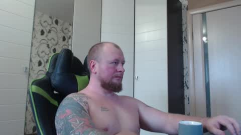 Snapshot of strongass18 chatting on 02-10-26, 07:45 Alex online show from 02-10-26, 07:45