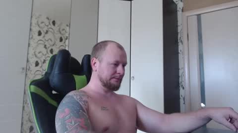 Snapshot of strongass18 chatting on 02-17-26, 09:06 Alex online show from 02-17-26, 09:06