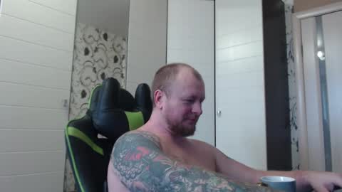 Snapshot of strongass18 chatting on 02-19-26, 08:32 Alex online show from 02-19-26, 08:32