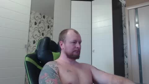 Snapshot of strongass18 chatting on 03-03-26, 08:42 Alex online show from 03-03-26, 08:42