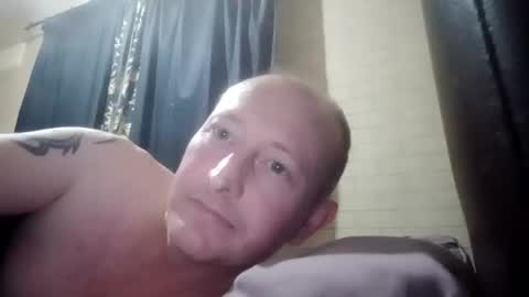 Snapshot of stu_art83 chatting on 05-10-26, 08:36 stu_art83 online show from 05-10-26, 08:36