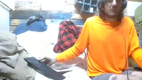 Snapshot of stuchi chatting on 12-10-24, 08:40 bigbutt n bigcock online show from 12-10-24, 08:40