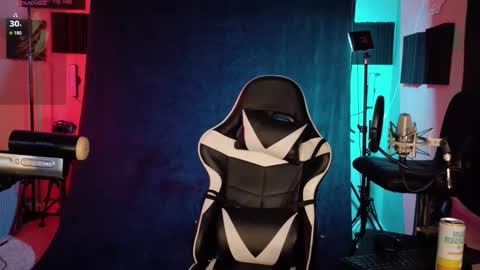 Ryan Long online show from 11-06-25, 01:28