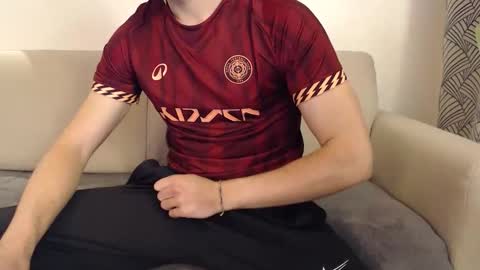 Stud From Paris online show from 04-21-26, 08:12