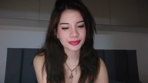 Snapshot of stuirt chatting on 06-28-26, 10:49 Sofa online show from 06-28-26, 10:49