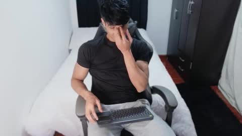 stylish men online show from 10-15-25, 11:27