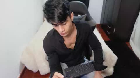 stylish men online show from 10-21-25, 01:34