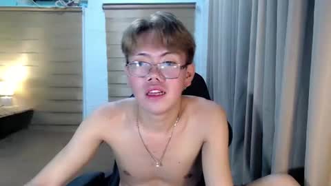 Su-jin online show from 04-14-26, 12:11