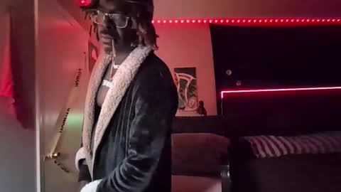 Snapshot of suavechocolatecity chatting on 11-11-25, 03:17 Hot Chocolate online show from 11-11-25, 03:17