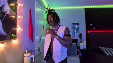 Snapshot of suavechocolatecity chatting on 11-18-25, 06:51 Hot Chocolate online show from 11-18-25, 06:51