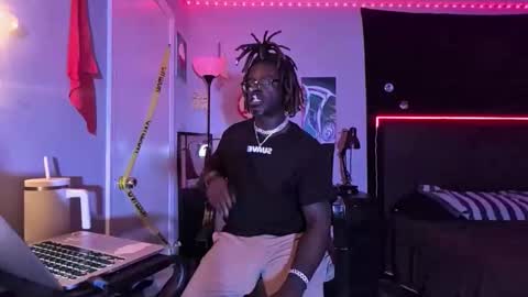 Snapshot of suavechocolatecity chatting on 11-20-25, 06:57 Hot Chocolate online show from 11-20-25, 06:57