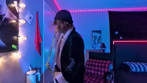 Snapshot of suavechocolatecity chatting on 11-30-25, 08:40 Hot Chocolate online show from 11-30-25, 08:40