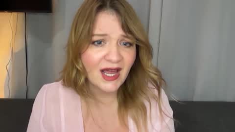 Snapshot of submissivescarletxo chatting on 05-15-26, 11:12 Scarlet online show from 05-15-26, 11:12