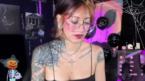 Snapshot of succubus_girl_ chatting on 10-07-25, 04:26 Alexy online show from 10-07-25, 04:26