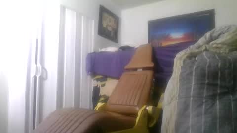 Snapshot of suckitu812 chatting on 03-12-26, 01:06 SUCKITU812 online show from 03-12-26, 01:06